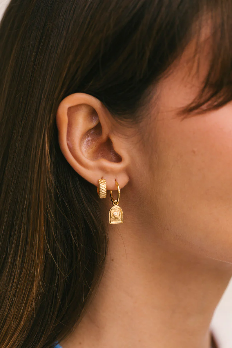 Scallop Medallion Hoop Gold Plated - Image 4